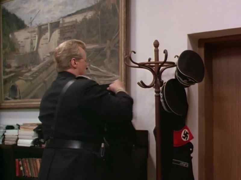 (Adolf Hitler to meet J. Kennedy.)