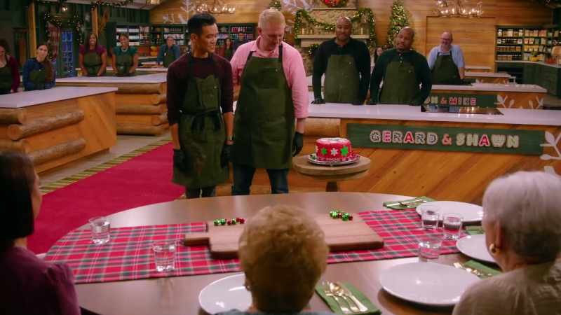 Adorable. - It's a beautiful cake