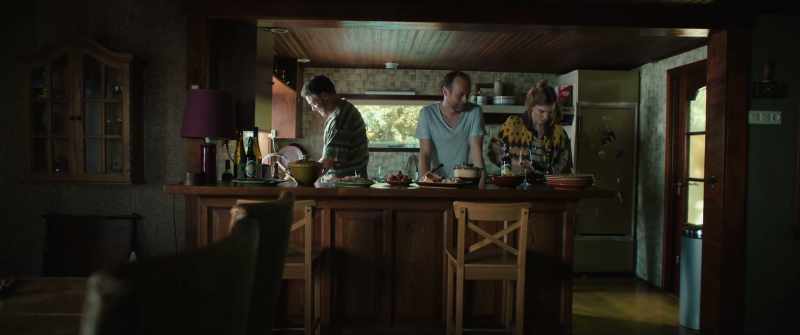Agnes, can you set the table, please?