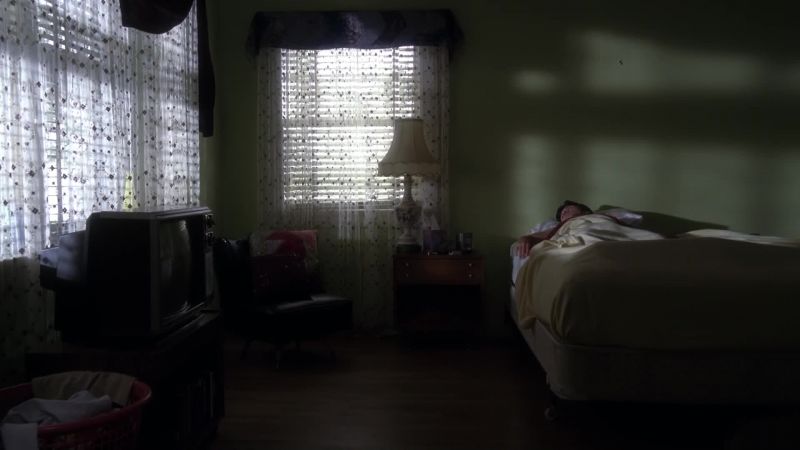 ( alarm clock )