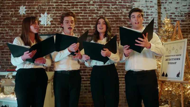 All: ♪ Fa la la la la ♪