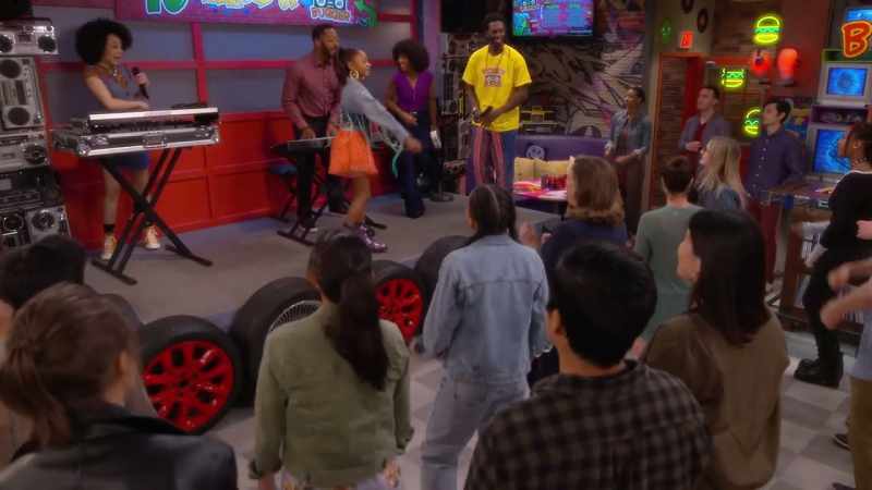 [all] ♪ Get down to the BoomBox Burger ♪