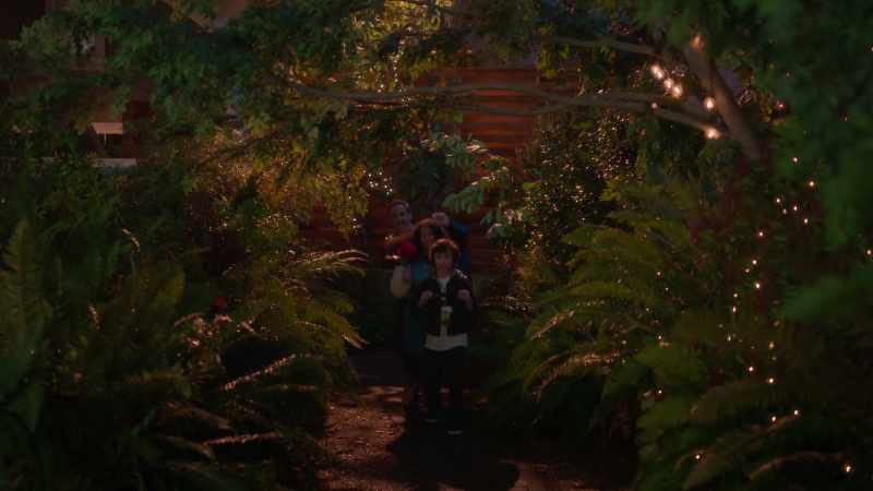 [all] ♪ ...I'm the last standing I'mma stand tall ♪