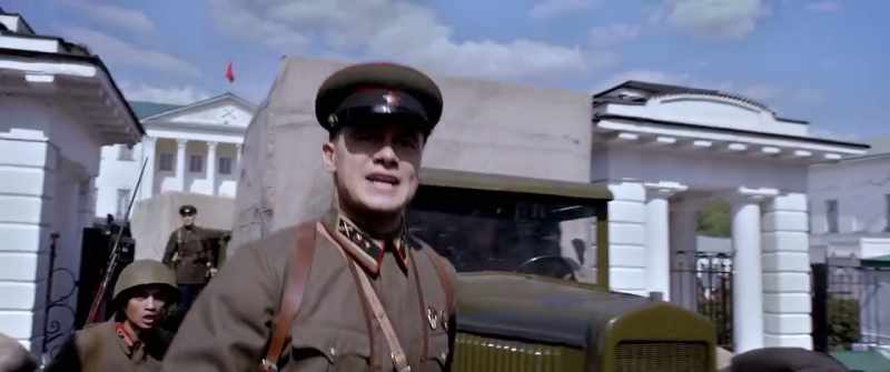 All relatives, please clear the way! Take ten steps back!