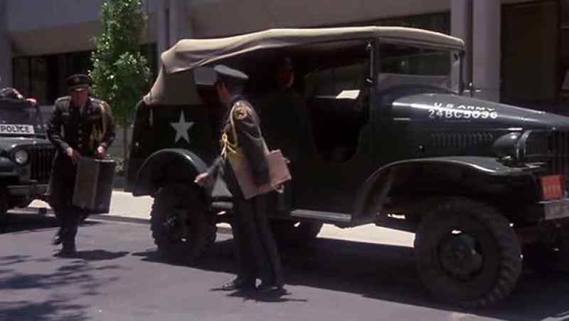All right, give me a hand with this, Sergeant. Easy, easy. That's it