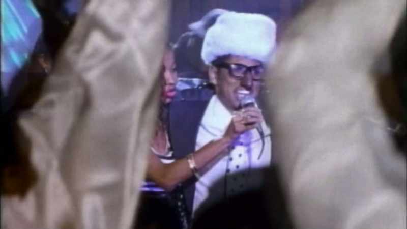 �� All right, stop whatcha doin' 'Cause I'm about to ruin ♪