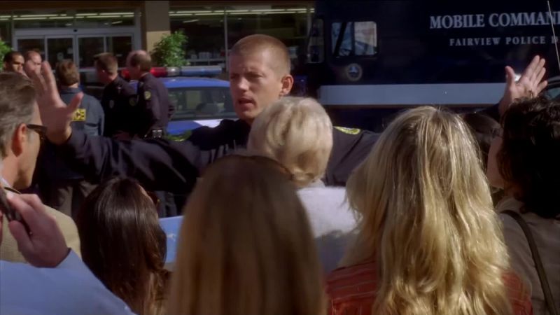(all shouting over each other) (officer) EVERYBODY BACK!