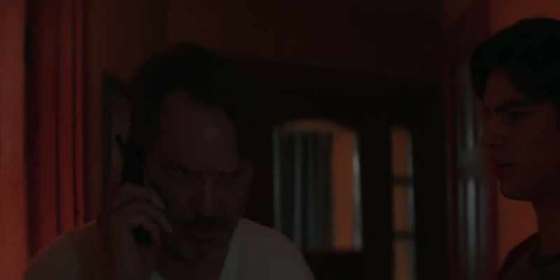 Allo ? Est-ce que ton père est là ?