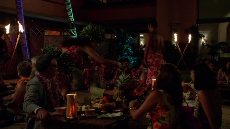 Aloha. Come. Come dance