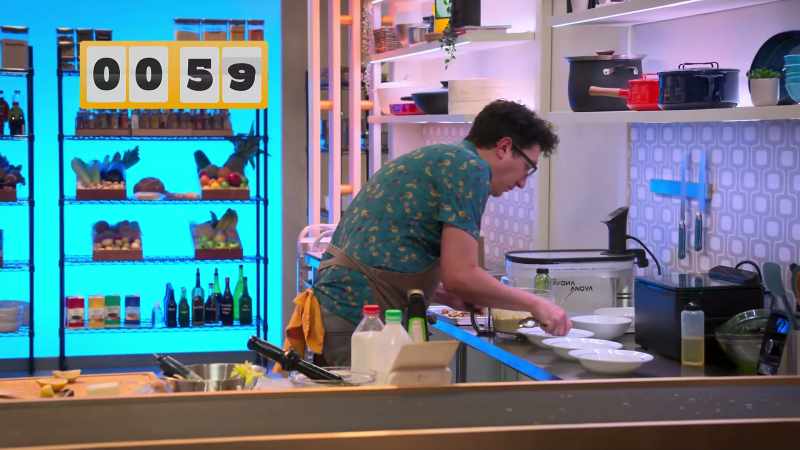 Alright. -CHEFFY: Chefs, one minute remains
