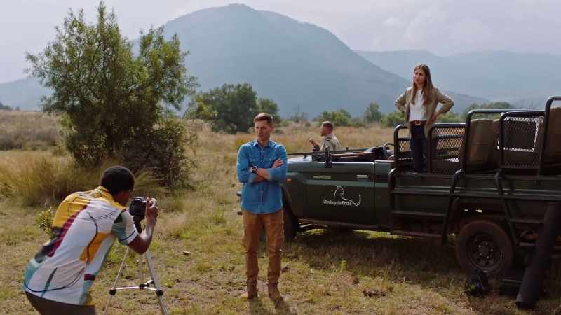 Amy: Couldn't you find anything better for a backdrop, Darius?