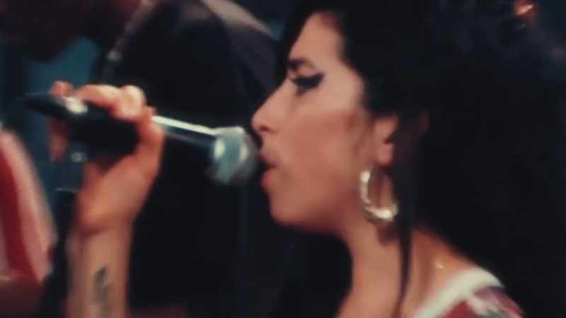 AMY SINGS