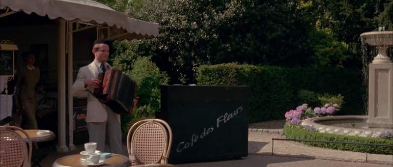 An unmanned piano Come on