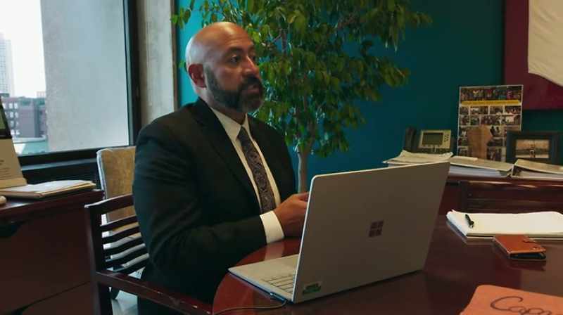 {\an1}And most services aroundpeople experiencing homelessness