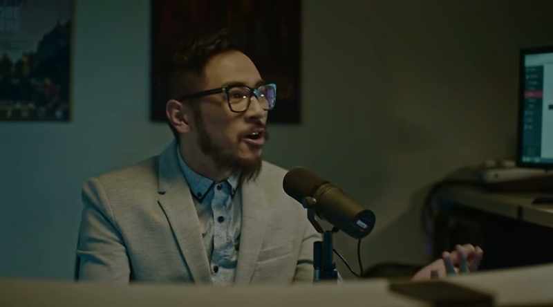 {\an1}But this, like you hitting your head on the microphone
