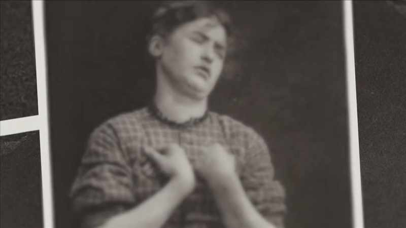{\an1}Charcot uses hypnosis to create on command