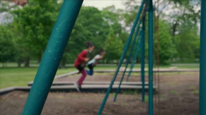 {\an1}(children calling)