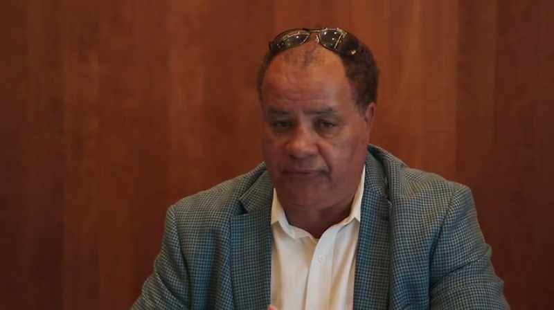 {\an1}Helps them get on a, on a straight path