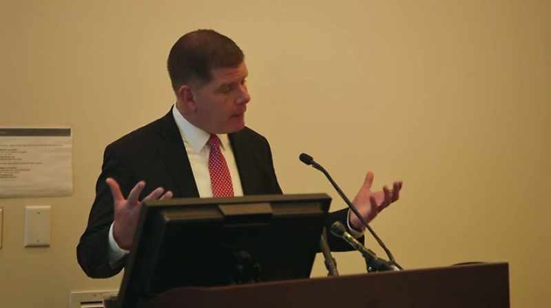 {\an1}Irish Catholic white mayor of Boston