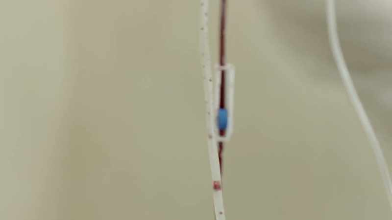 {\an1}She was bleeding profusely