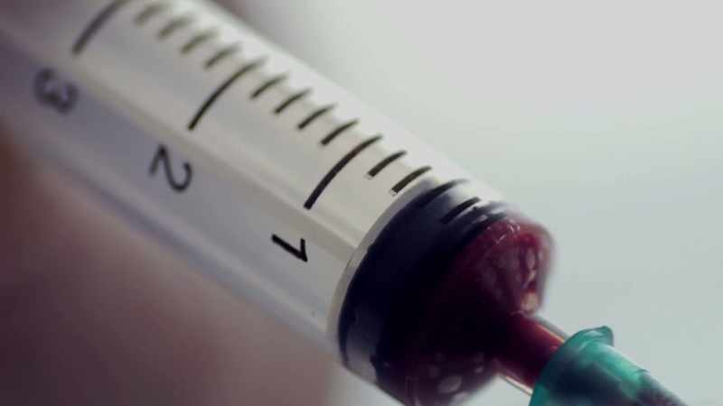 {\an1}That's why people turn pale when they lose blood