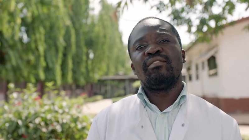{\an1}-We needed blood to stabilize her and save her life
