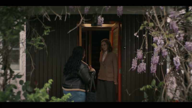 {\an2}Mrs Lewis, I'm Rachel's teacher