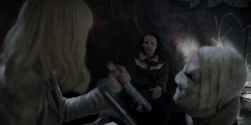 {\an5}Shoot her dead. That'll get you your face, you stupid idiot