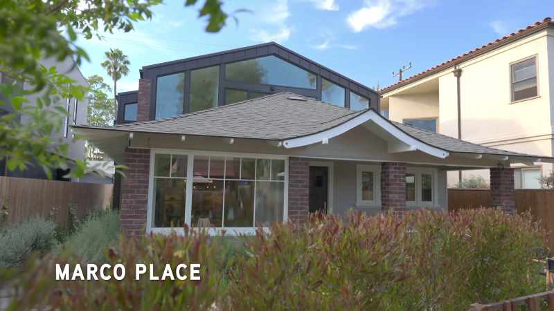 {\an8}[Alexia] I'm having an open house with influencers