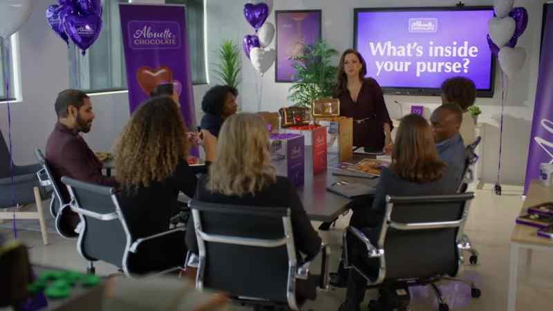 {\an8}allows women the chance to express