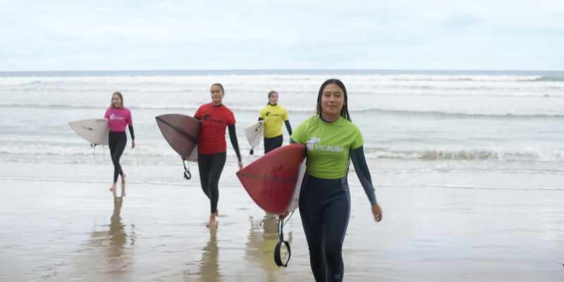 {\an8}Anchor Cove's Lily Tran takes first
