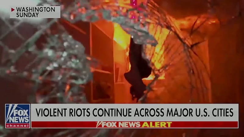 {\an8}Andrew: Both sides of the mainstream media