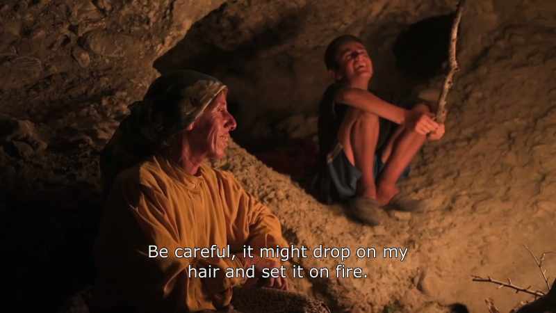 {\An8}Be careful, it might drop on my hair and set it on fire