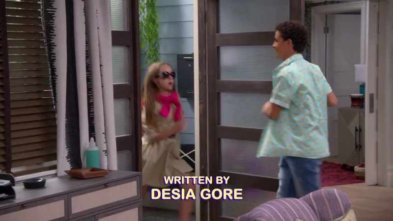 {\an8}[doorbell rings]