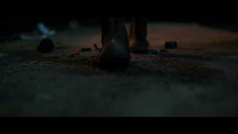 {\an8} [glass shards crunching]