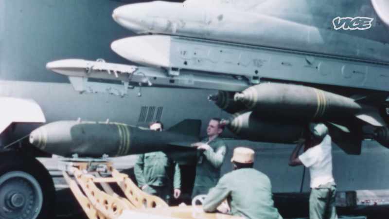 {\an8}-He began loading up nuclear weapons on B-52s