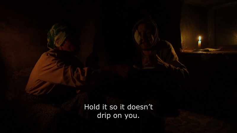 {\An8}Hold it so it doesn't drip on you