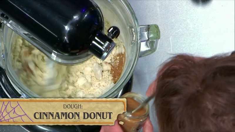 {\an8}I am making a cinnamon donut sugar cookie