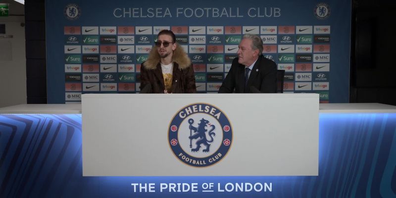 {\an8}I have changed my mind. Zava will not play for Chelsea