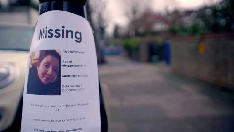 {\an8}I put out missing posters with the Missing People charity