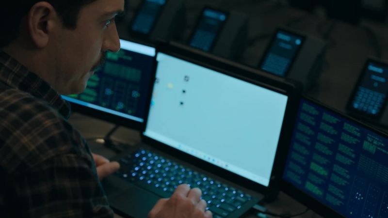 {\an8}[typing]
