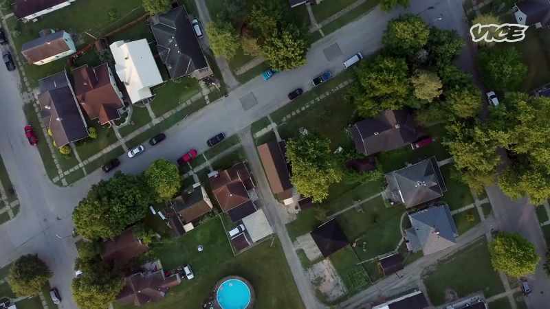 {\an8}-I would say that it probably has because it's a small town