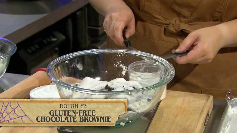 {\an8}I'm putting in the same gluten-free flour blend