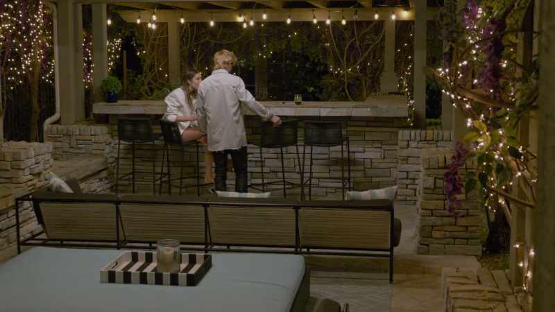 {\an8}In my head I'm always thinking like this relationship will end but