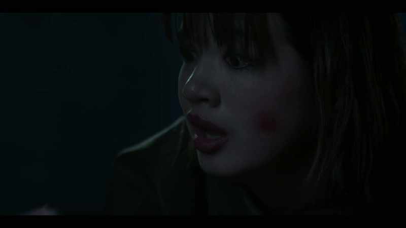 {\an8}- It's fake blood. - It's fake