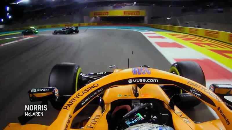 {\an8}It's green on the safety car