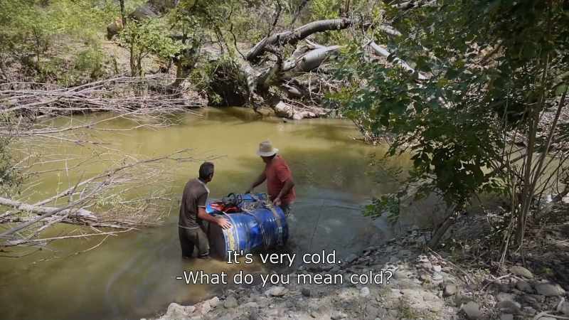 {\An8}It's very cold. - What do you mean cold?