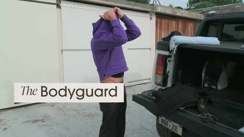 {\an8}LE GARDE DU CORPS