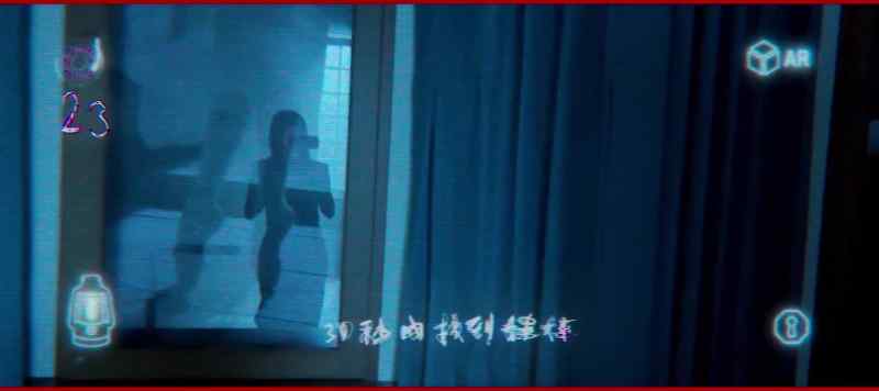 {\an8}Look at the lamp in the bottom left corner
