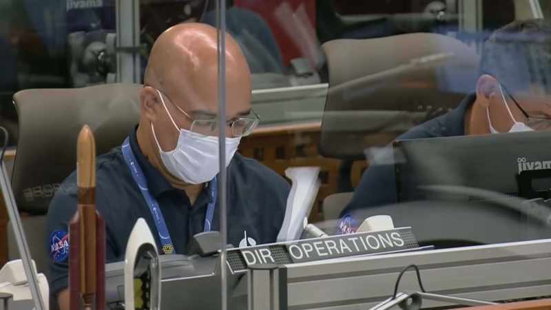 {\an8}[MAN IN FRENCH] ESC shutdown